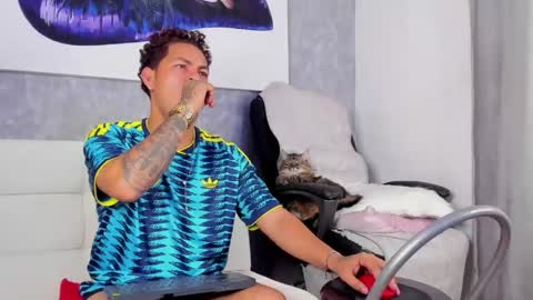 Snapshot of damon_storm chatting on 04/14/26, 08:31 DAMON online show from 04/14/26, 08:31