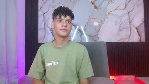 Snapshot of dan_sweetboy chatting on 11/10/25, 12:31 Daniel online show from 11/10/25, 12:31