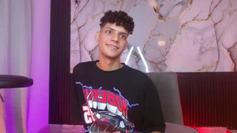 Snapshot of dan_sweetboy chatting on 11/11/25, 12:43 Daniel online show from 11/11/25, 12:43