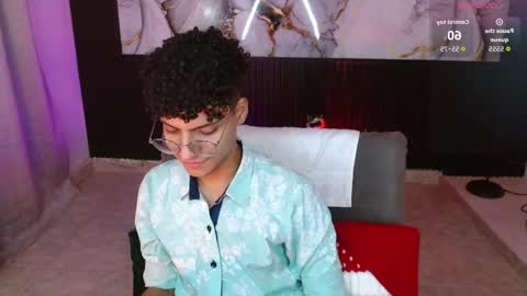 Snapshot of dan_sweetboy chatting on 11/21/25, 01:04 Daniel online show from 11/21/25, 01:04