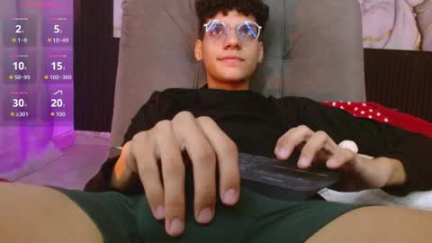 Snapshot of dan_sweetboy chatting on 11/23/25, 01:38 Daniel online show from 11/23/25, 01:38