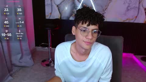 Snapshot of dan_sweetboy chatting on 11/25/25, 12:54 Daniel online show from 11/25/25, 12:54