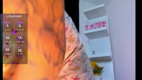 Snapshot of dana_montana_ chatting on 12/18/25, 07:03 Dannita online show from 12/18/25, 07:03