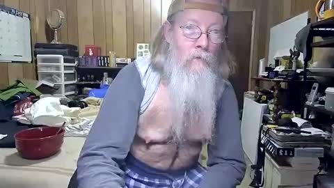 Snapshot of danagm chatting on 12/25/24, 04:22 Dana online show from 12/25/24, 04:22