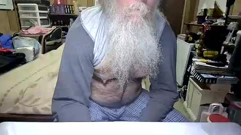 Snapshot of danagm chatting on 12/15/25, 04:11 Dana online show from 12/15/25, 04:11