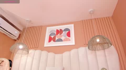 Snapshot of danee_19 chatting on 12/17/25, 10:21 Daniela online show from 12/17/25, 10:21