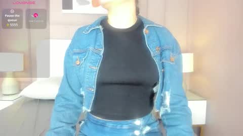 Snapshot of danee_19 chatting on 12/20/25, 10:11 Daniela online show from 12/20/25, 10:11