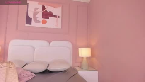 Snapshot of danee_19 chatting on 12/21/25, 10:11 Daniela online show from 12/21/25, 10:11