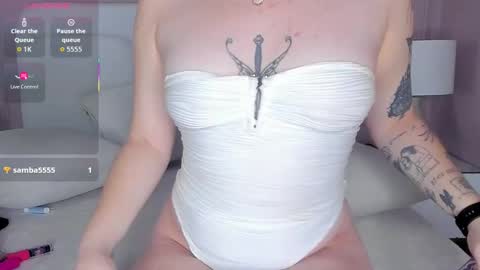 Snapshot of danee_19 chatting on 12/22/25, 02:47 Daniela online show from 12/22/25, 02:47