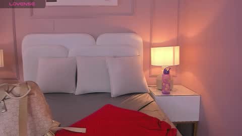 Snapshot of danee_19 chatting on 01/09/26, 11:35 Daniela online show from 01/09/26, 11:35