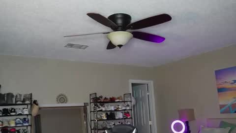 Snapshot of dangerouslybeautiful chatting on 01/22/25, 11:43 Lexi online show from 01/22/25, 11:43