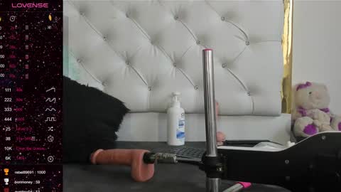 Snapshot of dani_ary chatting on 01/20/25, 05:27 DANI online show from 01/20/25, 05:27