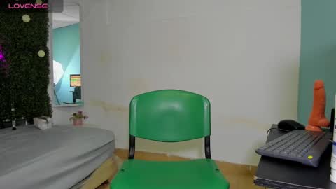 Snapshot of dani_lue chatting on 12/15/24, 03:20 dani_lue online show from 12/15/24, 03:20