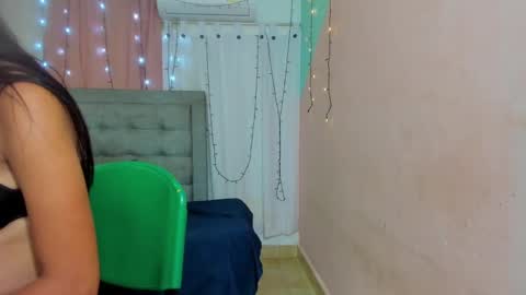 Snapshot of dani_lue chatting on 01/25/25, 11:44 dani_lue online show from 01/25/25, 11:44