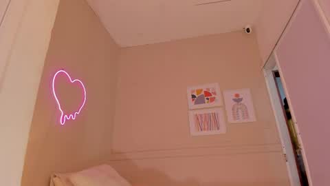 Snapshot of dani_skinny_ chatting on 11/10/25, 11:42 Hi I am Dani online show from 11/10/25, 11:42