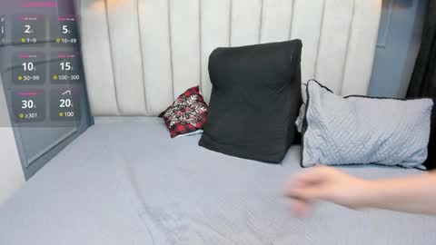 Snapshot of dania_moore_ chatting on 12/20/24, 10:43 JANE online show from 12/20/24, 10:43