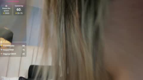 Snapshot of dania_moore_ chatting on 12/21/24, 07:49 JANE online show from 12/21/24, 07:49