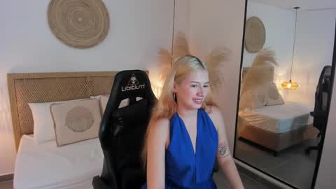 Snapshot of daniand_ chatting on 09/30/25, 11:59 D A N I A online show from 09/30/25, 11:59