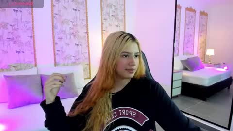 Snapshot of daniand_ chatting on 11/01/25, 02:02 D A N I A online show from 11/01/25, 02:02