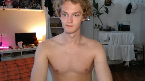 Snapshot of daniel_yumm chatting on 07/10/26, 01:14 Daniel online show from 07/10/26, 01:14
