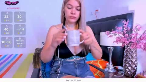 daniela online show from 03/29/26, 01:11