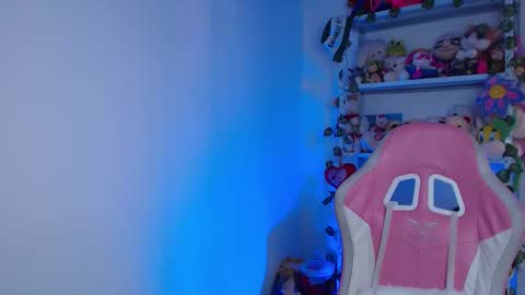 Snapshot of daniela_cute22 chatting on 11/25/25, 04:40 DANIELA online show from 11/25/25, 04:40