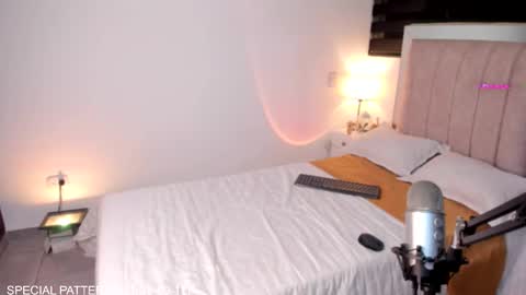  independent model   online show from 03/07/26, 01:57