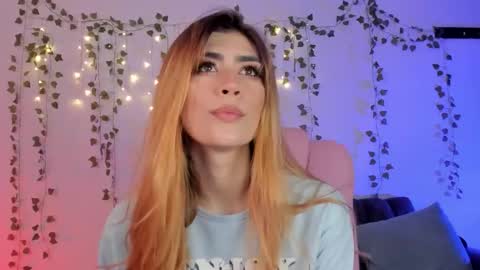 Snapshot of daniela_saenz1 chatting on 12/18/25, 03:45 Dani Saenz online show from 12/18/25, 03:45