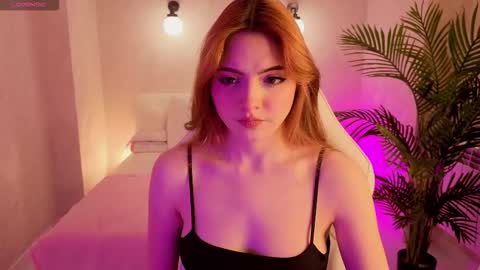 Daniela online show from 11/16/25, 09:04