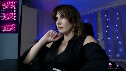 Snapshot of danielacooperx chatting on 10/19/25, 12:50 Daniela Cooper online show from 10/19/25, 12:50