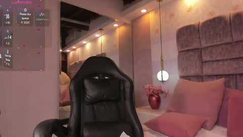 danielamonett online show from 05/18/26, 06:19