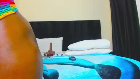 Snapshot of danielle_rock chatting on 11/22/25, 01:43 danielle_rock online show from 11/22/25, 01:43