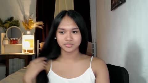 daniellelux online show from 02/10/25, 08:20