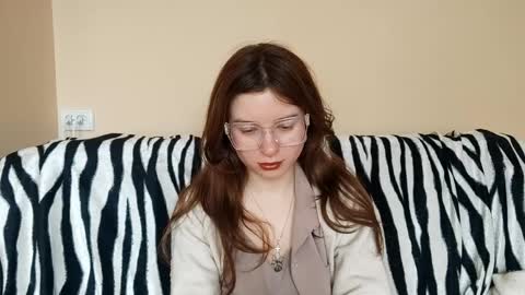 Mia online show from 04/17/26, 11:13