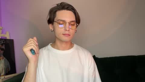 Snapshot of danieltuckerr chatting on 10/05/25, 04:55 danieltuckerr online show from 10/05/25, 04:55