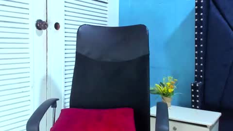 Snapshot of danii_scot chatting on 02/18/25, 03:53 Dani online show from 02/18/25, 03:53