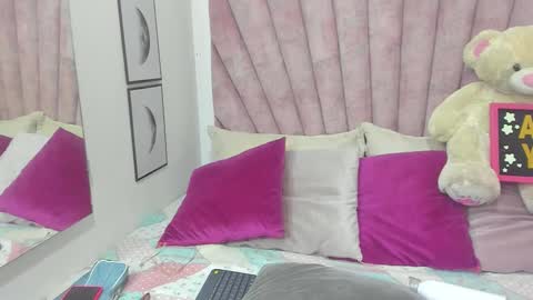 DaniiBelluci  online show from 11/28/25, 05:10