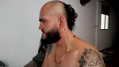 daniloh_xxx online show from 10/27/25, 04:11