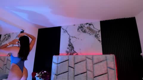 Dani Phonenix online show from 10/25/25, 07:30