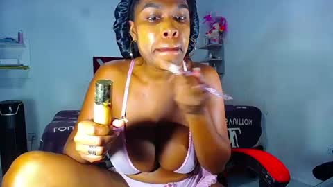 Snapshot of danisabrownn chatting on 07/16/26, 12:33 danisabrownn online show from 07/16/26, 12:33