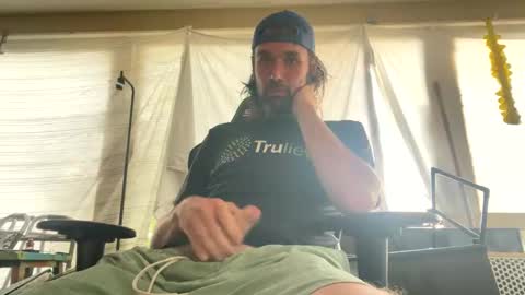 Snapshot of daniszyramaer chatting on 02/04/25, 10:13 ZyRaMaxx online show from 02/04/25, 10:13