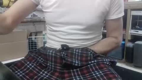 Snapshot of danl20012001 chatting on 12/05/25, 05:27 danl20012001 online show from 12/05/25, 05:27