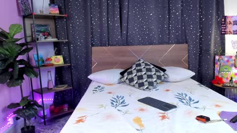 Snapshot of danna__castle chatting on 12/13/24, 05:05 Dannacastle online show from 12/13/24, 05:05