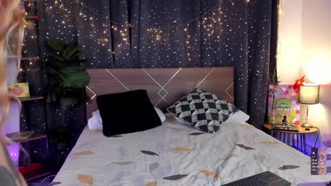 Snapshot of danna__castle chatting on 12/28/24, 07:44 Dannacastle online show from 12/28/24, 07:44