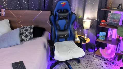 Snapshot of danna__castle chatting on 02/22/25, 05:23 Dannacastle online show from 02/22/25, 05:23