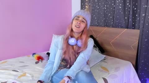 Snapshot of danna__castle chatting on 02/25/25, 04:57 Dannacastle online show from 02/25/25, 04:57