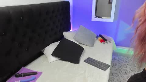 Snapshot of danna__castle chatting on 03/03/25, 12:59 Dannacastle online show from 03/03/25, 12:59