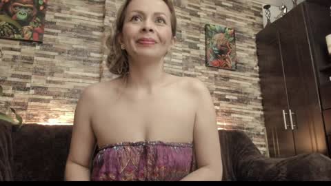 natalia online show from 12/19/24, 01:18