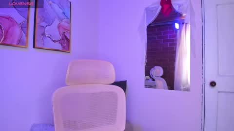 Danna Lovs online show from 02/25/25, 07:14