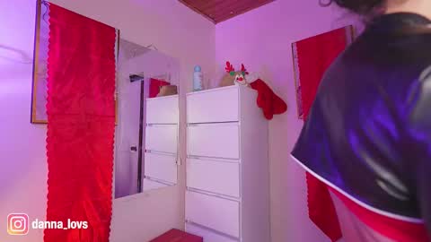 Danna Lovs online show from 12/15/25, 05:39